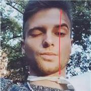 Sono un grafico art director junior con esperienze nel settore pubblicitario, televisivo e web, conosco e insegno la suite adobe